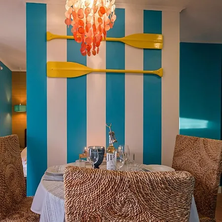 Y Quebedo - Boutique Apartament *