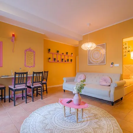 Y Quebedo - Boutique Apartament *